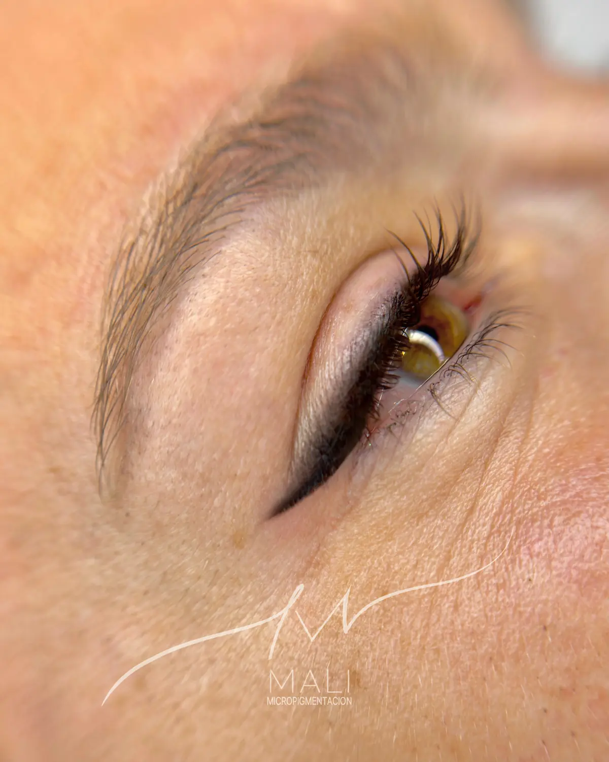 Eyeliner semipermanente recién realizado por Mali
