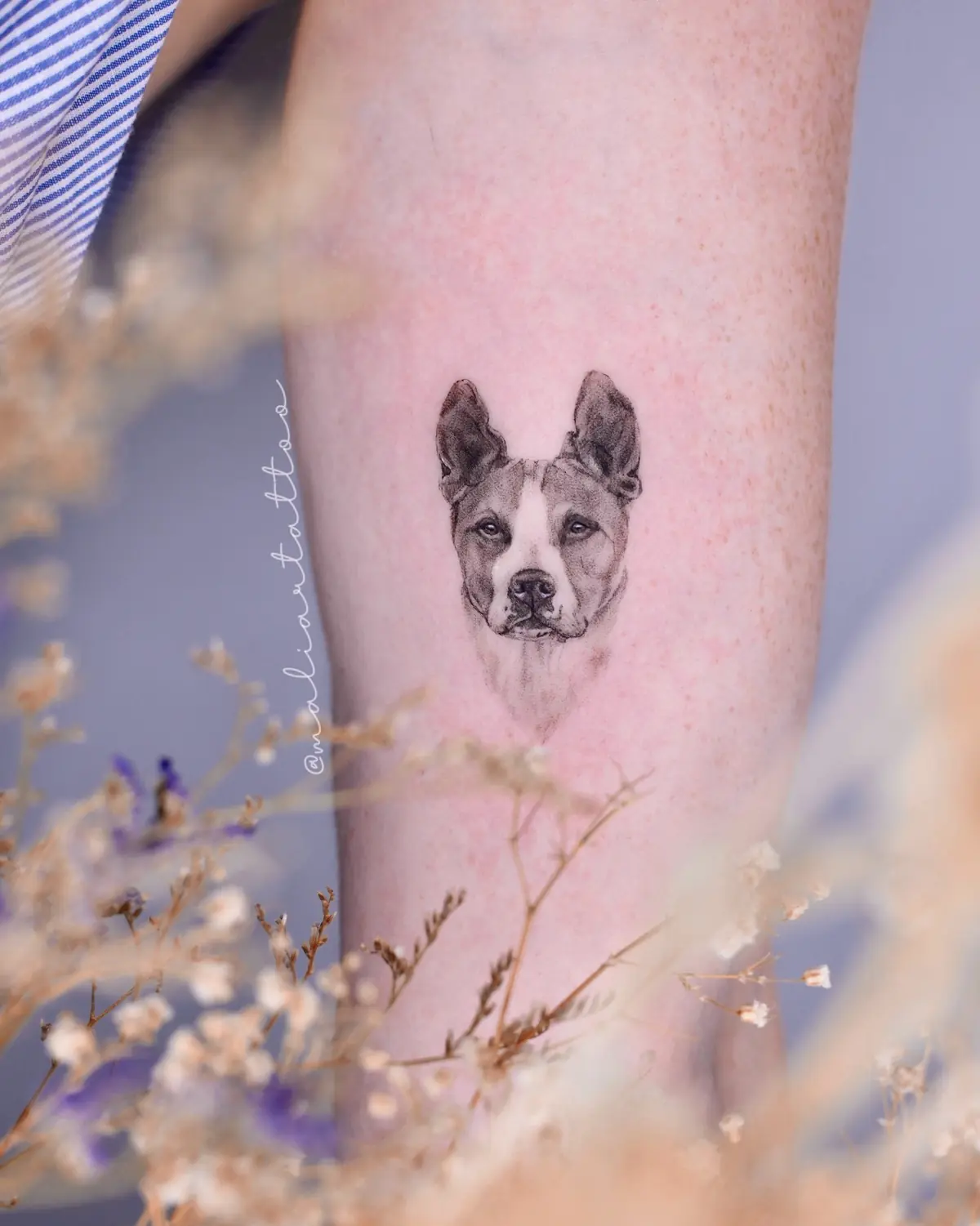 Amor eterno, tatuaje de microrrealismo en brazo