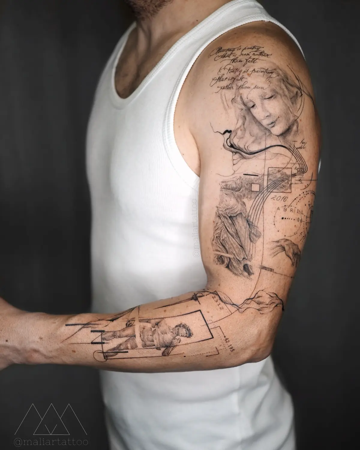 Manga: realismo y geometría, tatuaje de microrrealismo, geométrico, línea fina en brazo completo